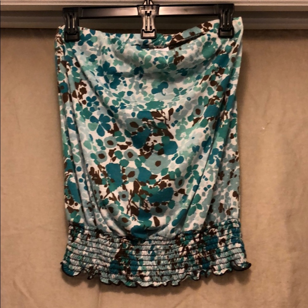 Summer strapless top.